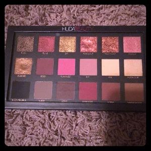 Huda Beauty Rose Gold Palette